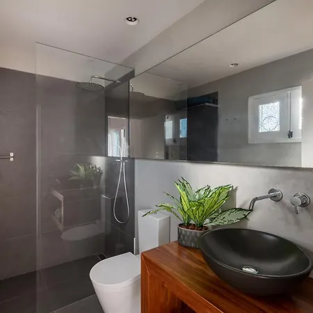 בית נופש Recently Renovated 4 Bdr With Ocean Views *