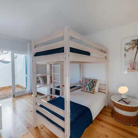 Recently Renovated 4 Bdr With Ocean Views *