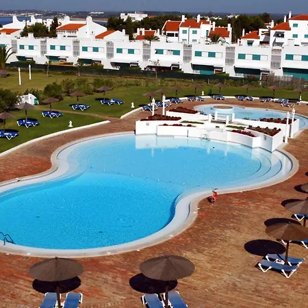 Recently Renovated 4 Bdr With Ocean Views *