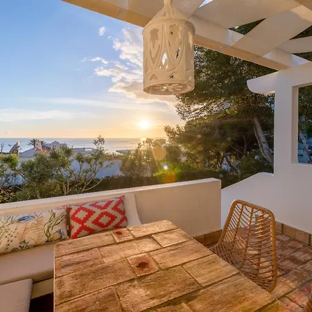 Holiday home Recently Renovated 4 Bdr With Ocean Views *