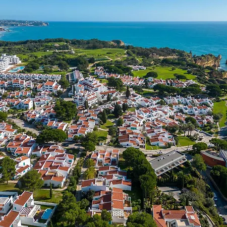 Recently Renovated 4 Bdr With Ocean Views
