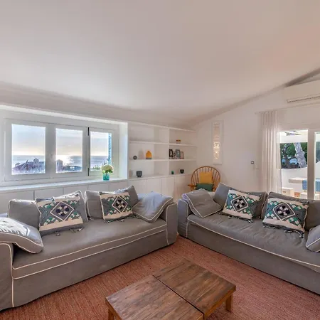 Recently Renovated 4 Bdr With Ocean Views