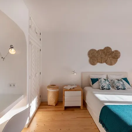 Recently Renovated 4 Bdr With Ocean Views Holiday home